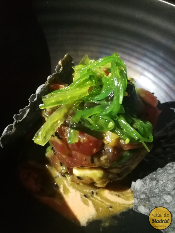 Poke de atún rojo