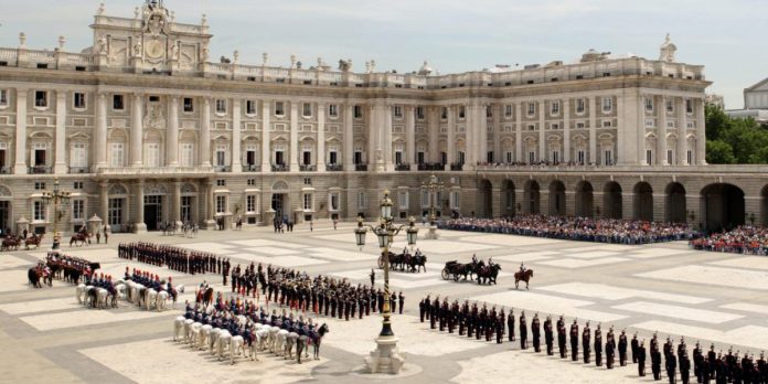 Cambio de guardia del Palacio Real de Madrid 2020