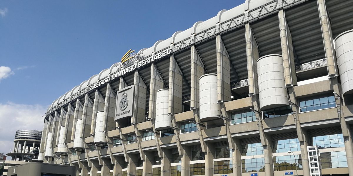 Santiago Bernabéu: entradas, tour, metro y cómo llegar al estadio del Real  Madrid