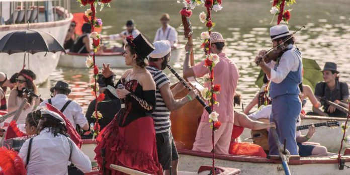 Floating Cabaret in the Retiro Park |  Dates and times